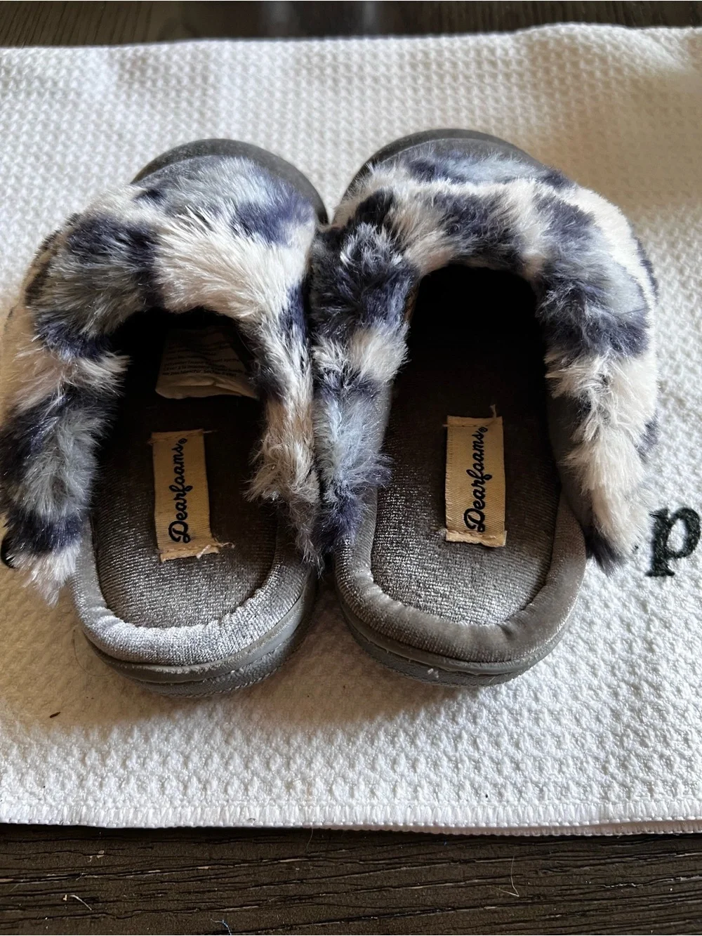 dearfoams Kids Gray Faux-Fur Clog Slippers with Patterned Trim